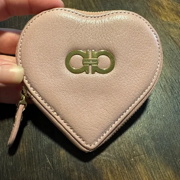 Ferragamo pink heart coin purse - Picture 5 of 8